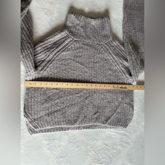 Abercrombie & Fitch Sweater Size L Cowl Neck Light Gray - Picture 5 of 11